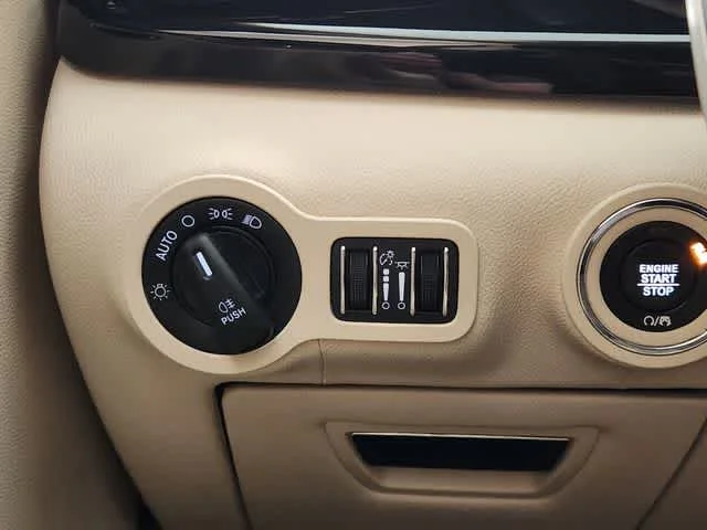 Used 2022 Bianco Maserati Modena image 21