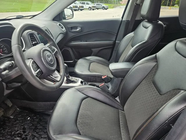 Used 2021 Blue Jeep Latitude image 9