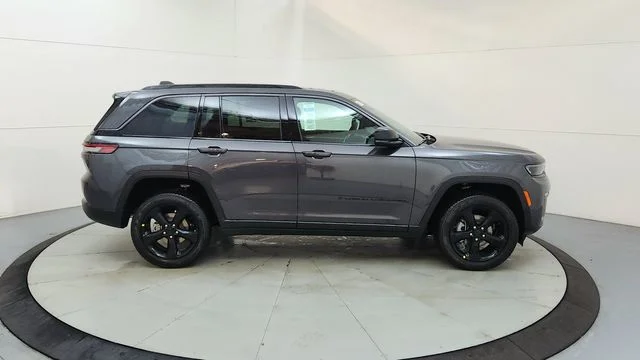 New 2026 Baltic Gray Metallic Clear-Coat Exterior Paint Jeep Limited image 11