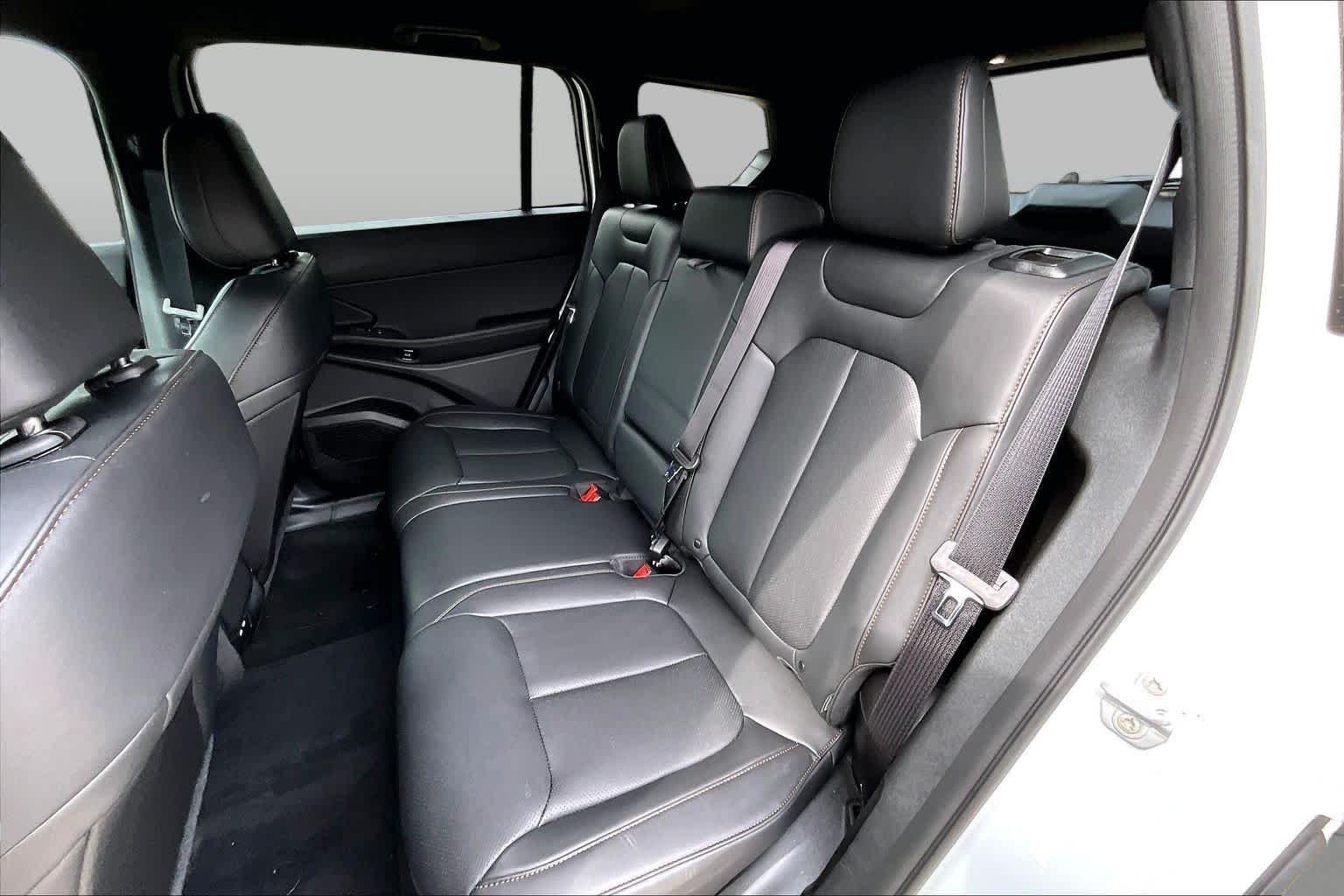New 2026 Bright White Clear-Coat Exterior Paint Jeep Limited image 22