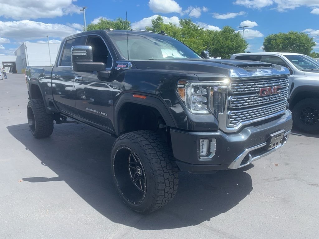 Used 2022 Green GMC Denali image 5