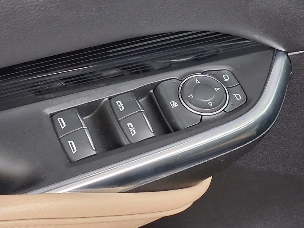 Used 2024 Argent Silver Metallic Cadillac Luxury image 18