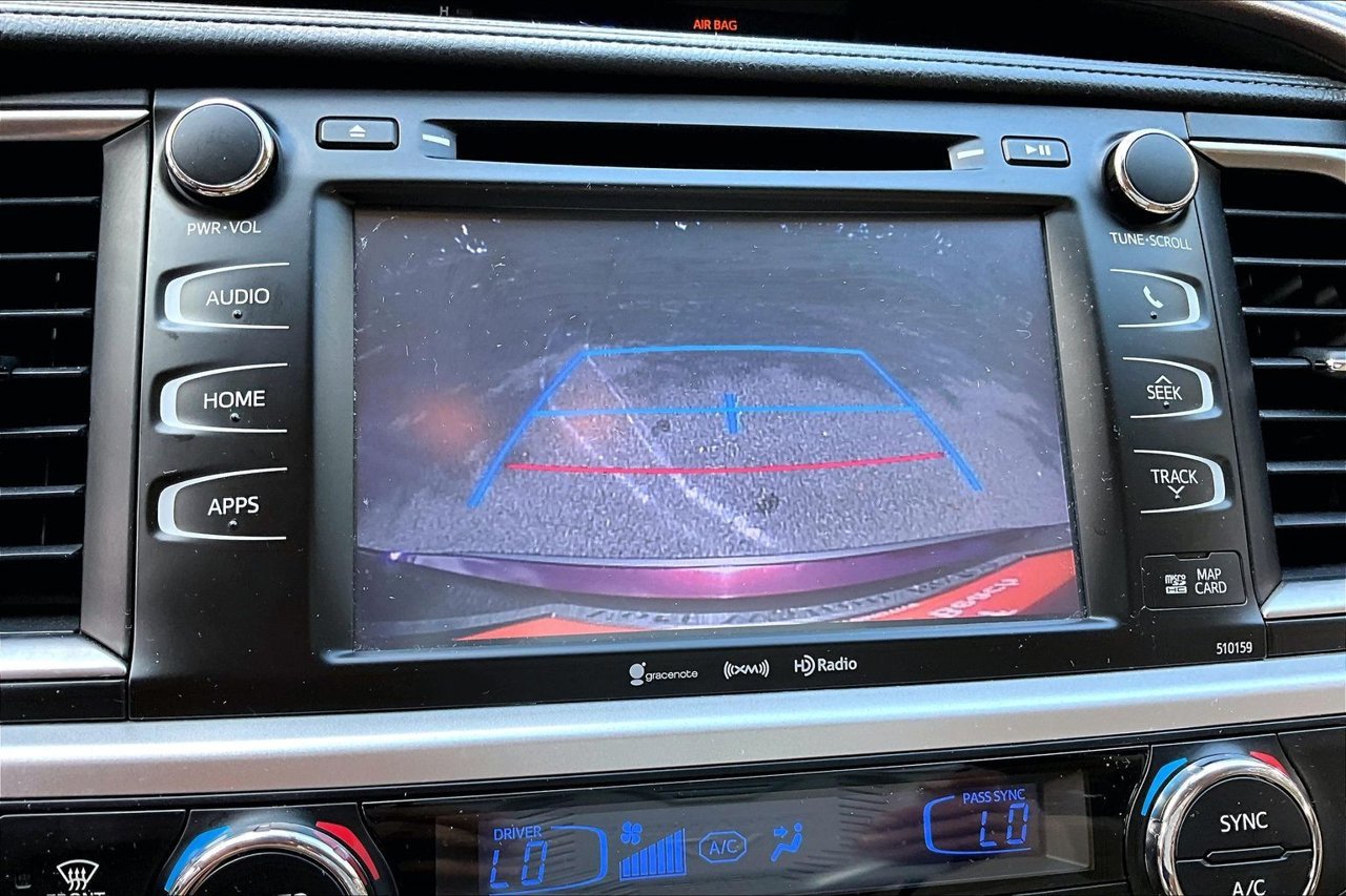 Used 2016 Red Toyota XLE V6 image 13