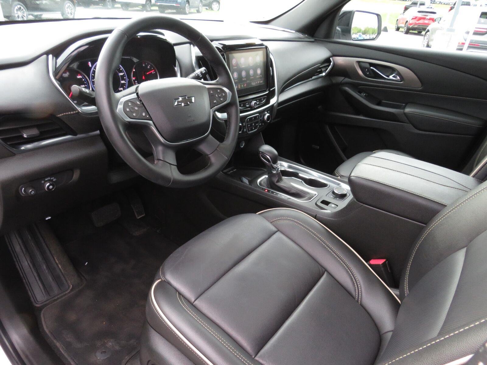 Used 2023 Iridescent Pearl Tricoat Chevrolet Premier image 22