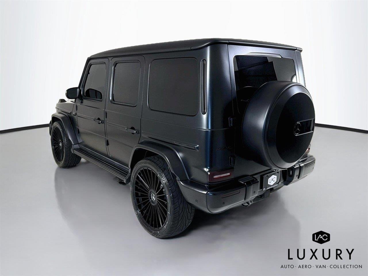 Used 2024 Obsidian Black Mercedes-Benz AMG® G 63 | Exclusive Int Pkg | Carbon Fiber Trim image 7