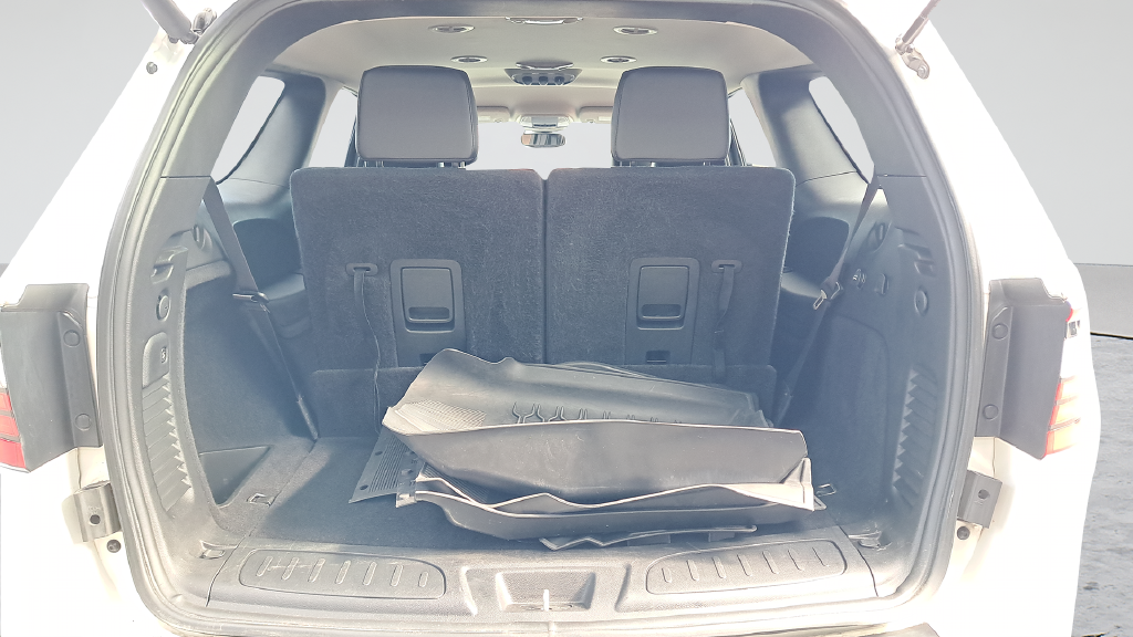 Used 2019 White Dodge SXT Plus image 27