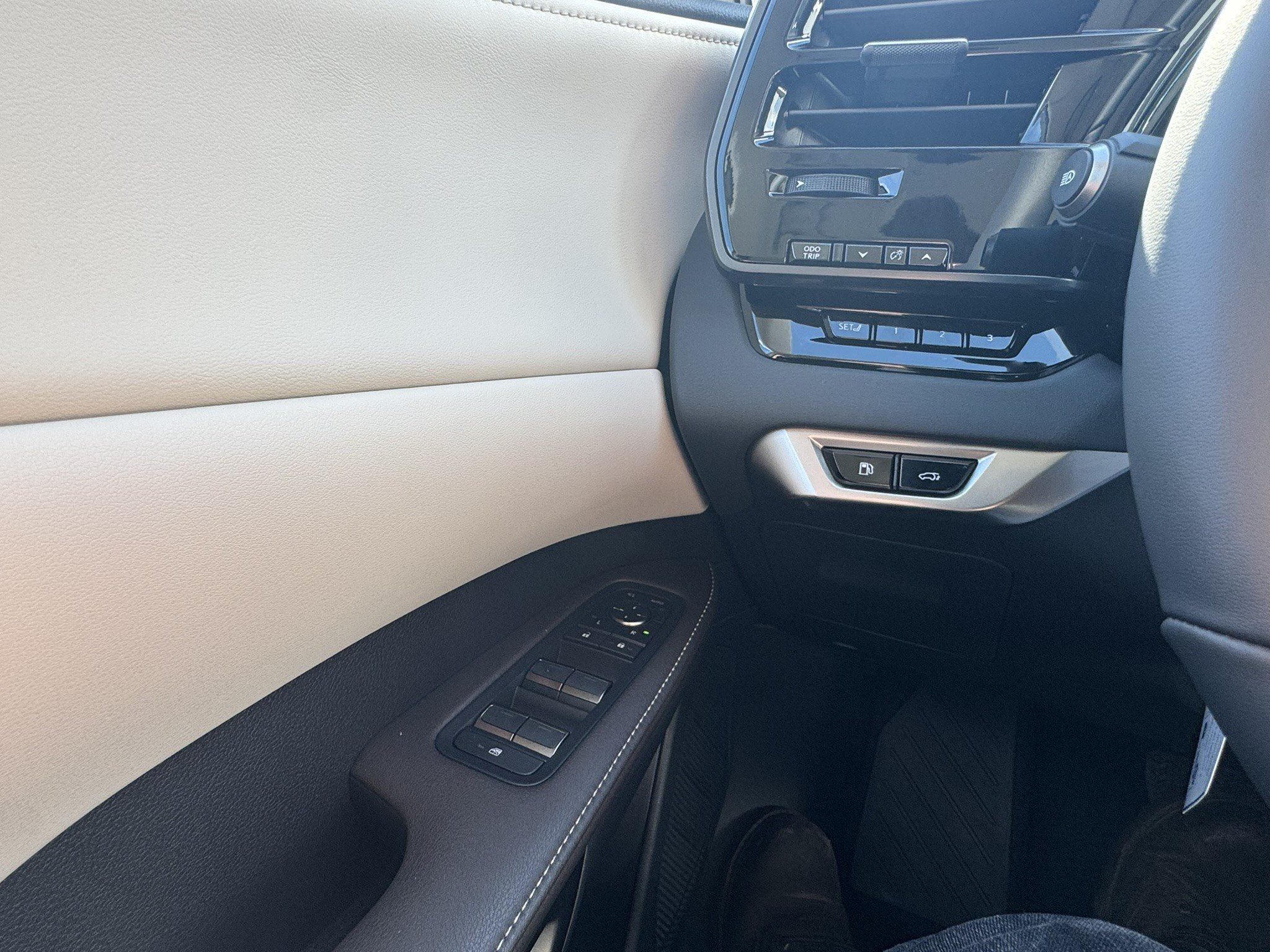 New 2026 Eminent White Pearl Lexus PREMIUM PLUS image 15