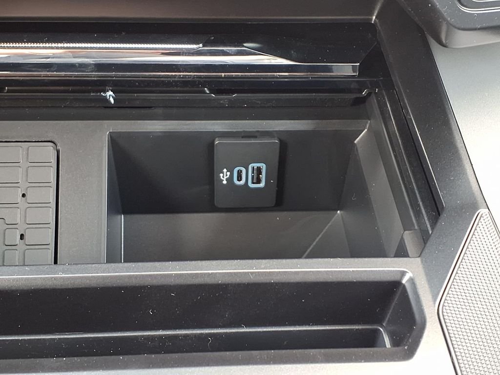 New 2026 Oxford White Ford F-250® Lariat® image 21