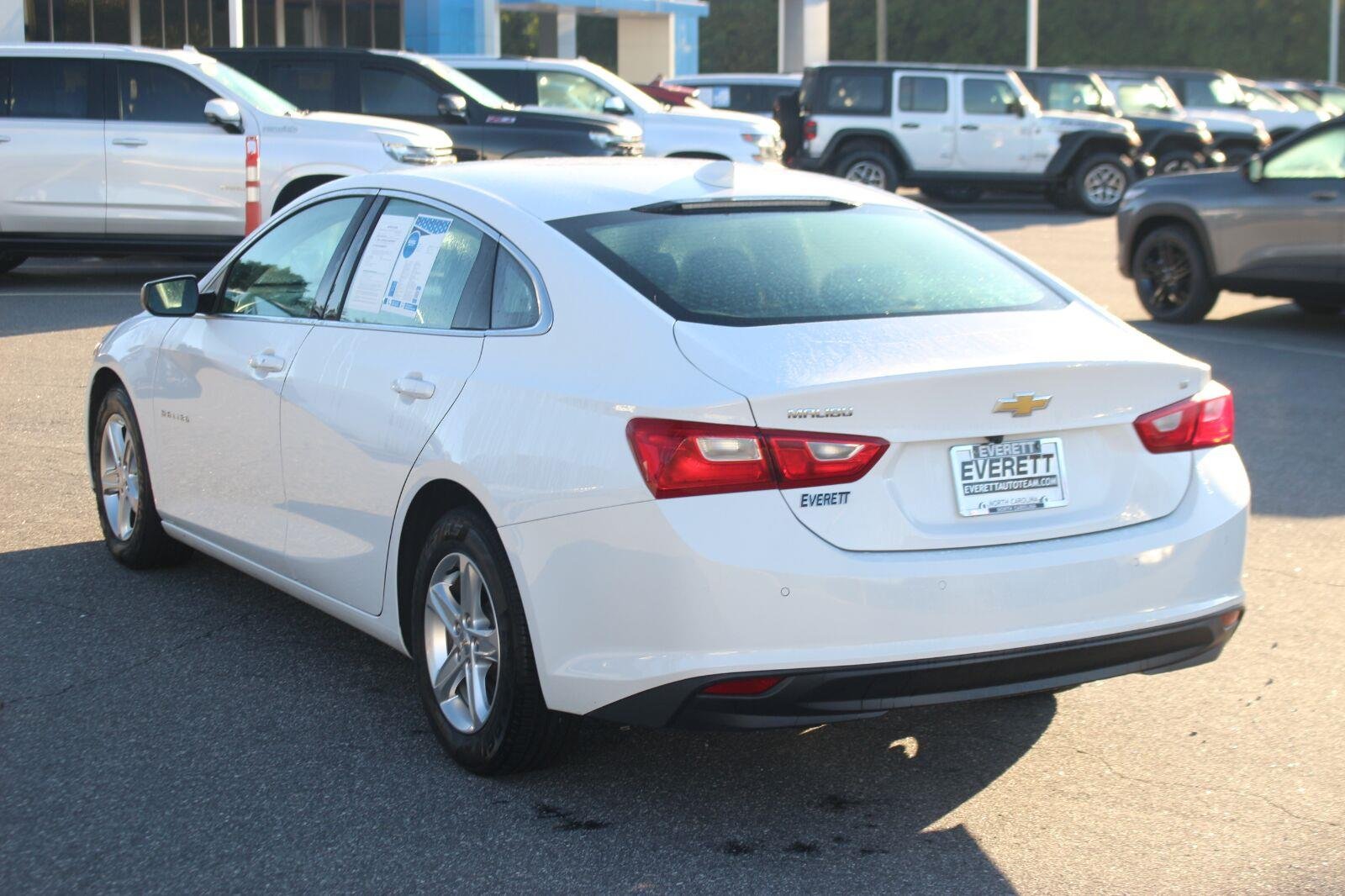 Used 2024 Summit White Chevrolet 1LT image 5