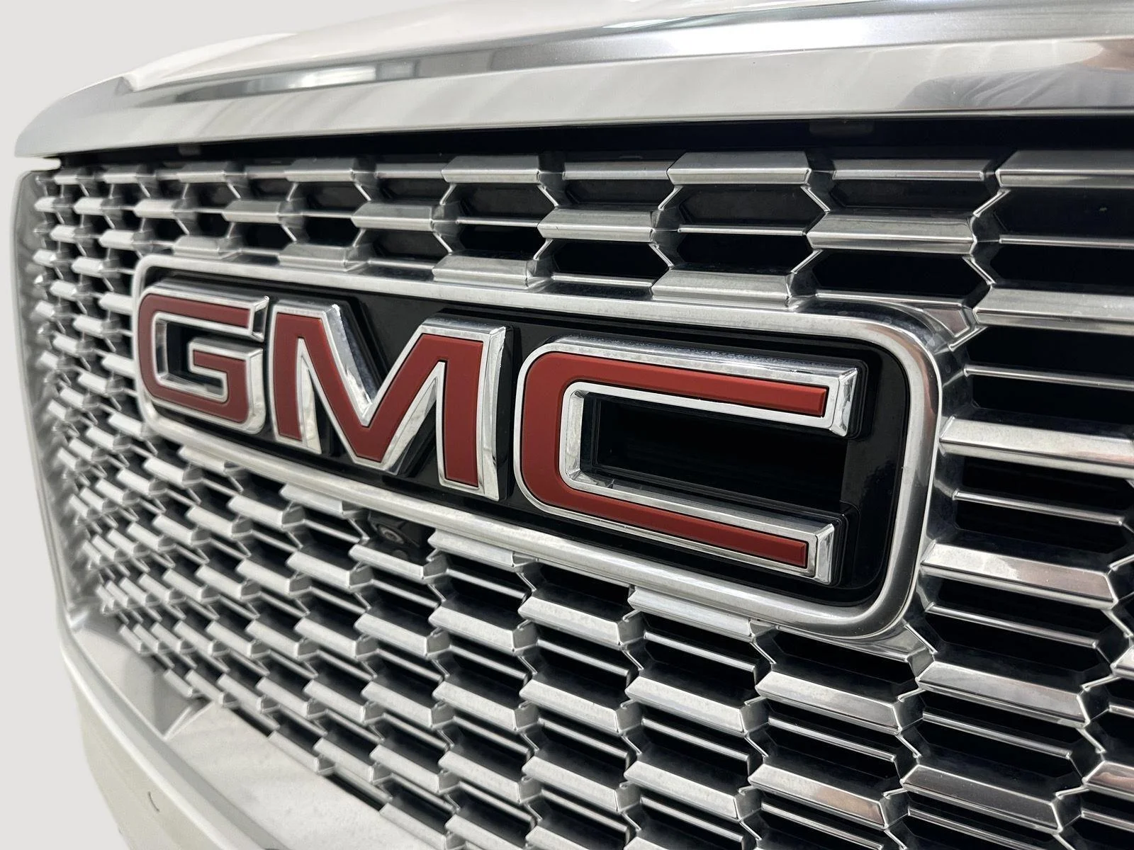 Used 2021 Summit White GMC Denali image 29