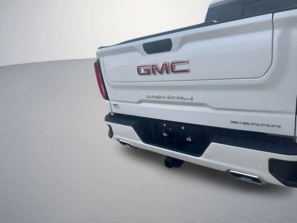 Used 2022 WHITE FROST TRICOAT GMC Denali image 44