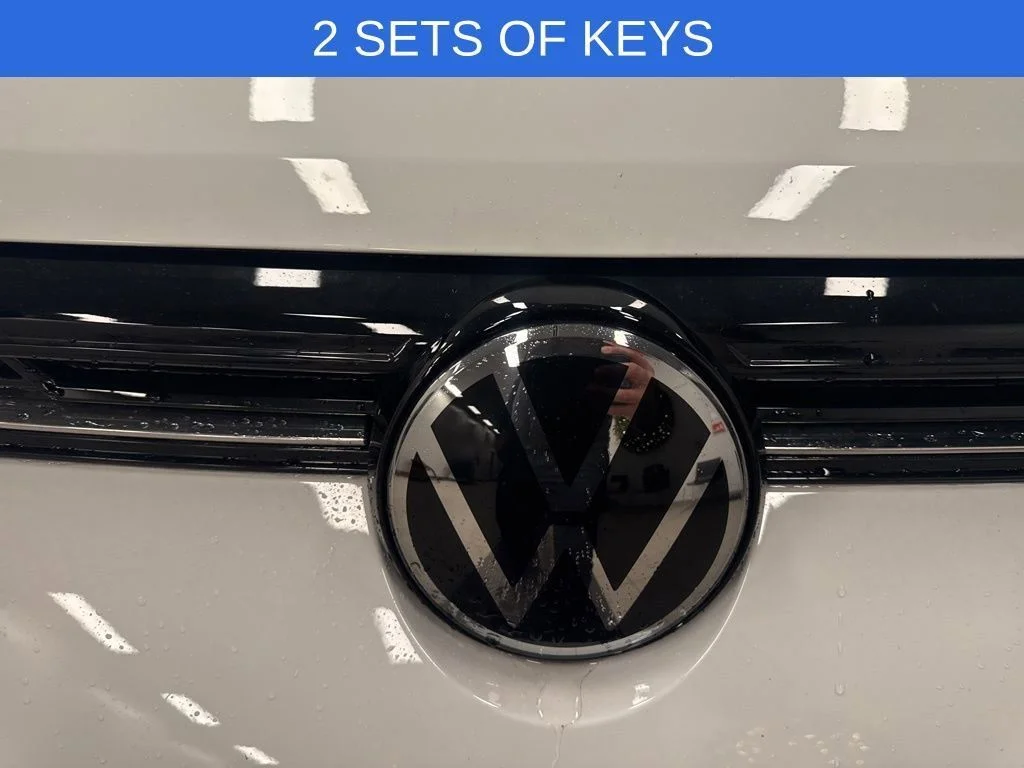 Used 2025 White Volkswagen 1.5T SE image 3