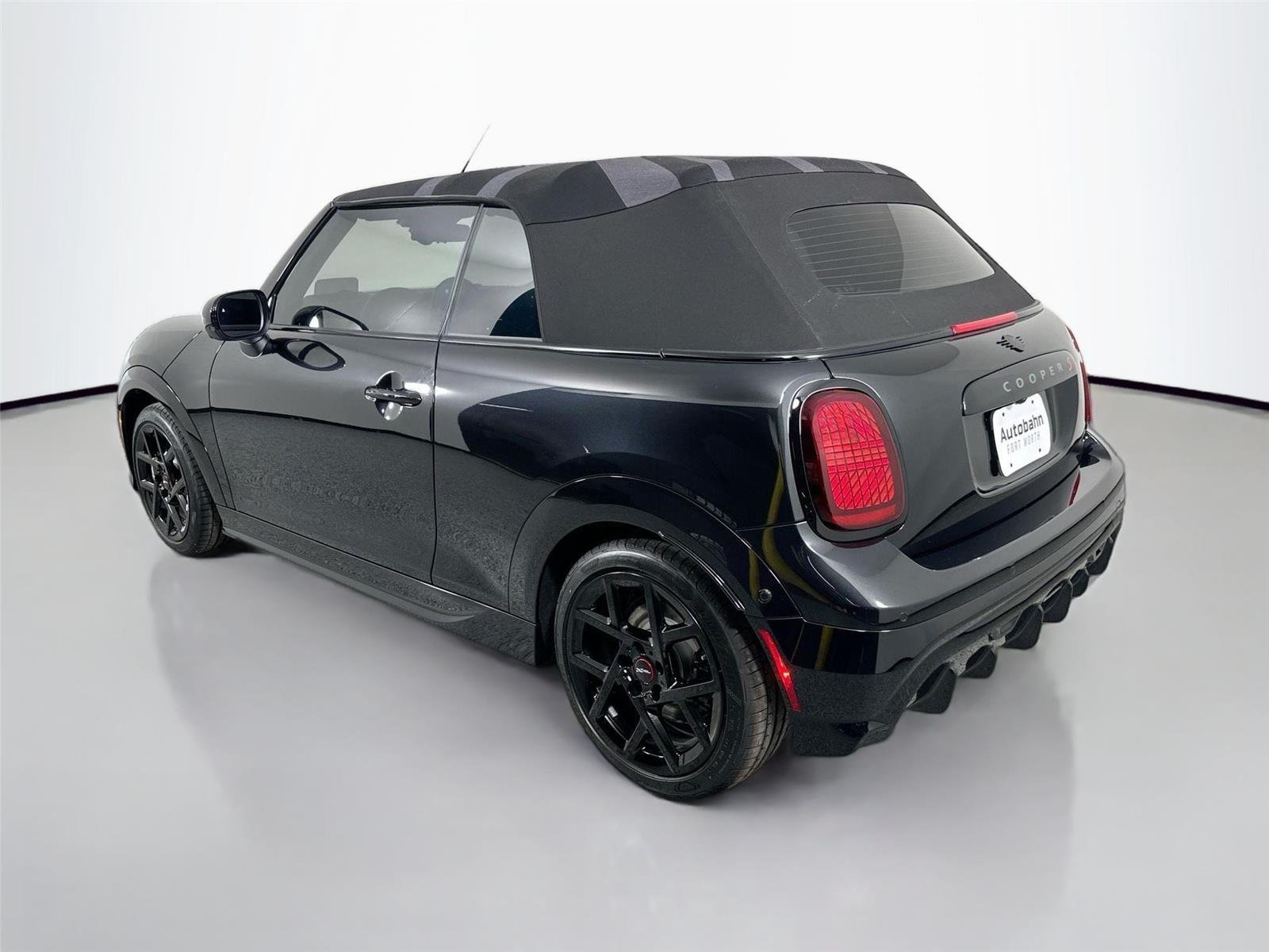 New 2026 Midnight Black II Metallic MINI Iconic image 7