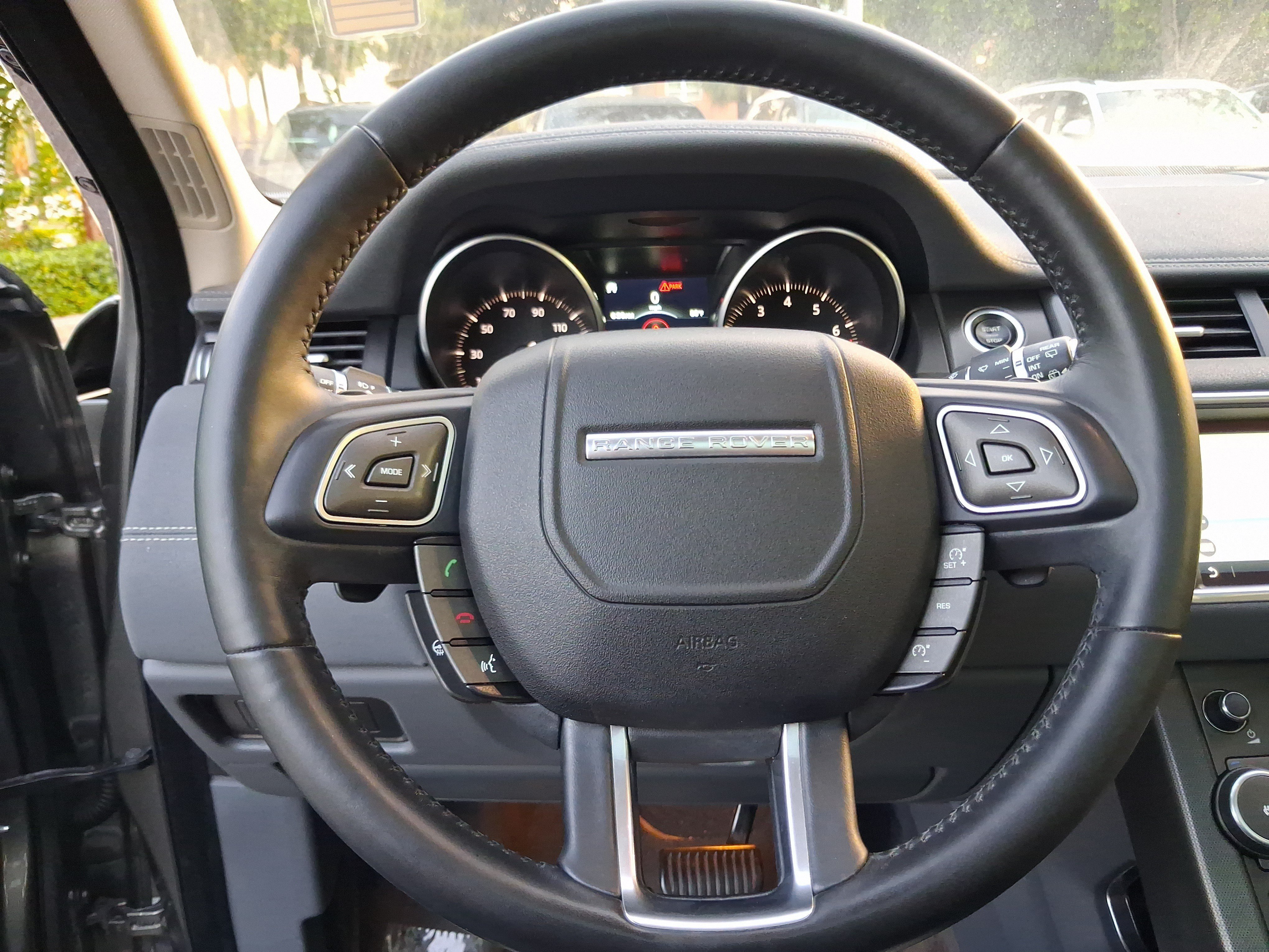 Used 2019  Land Rover SE image 18
