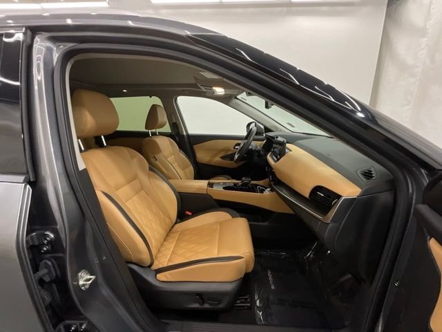 Used 2023 Gray Nissan Platinum image 23