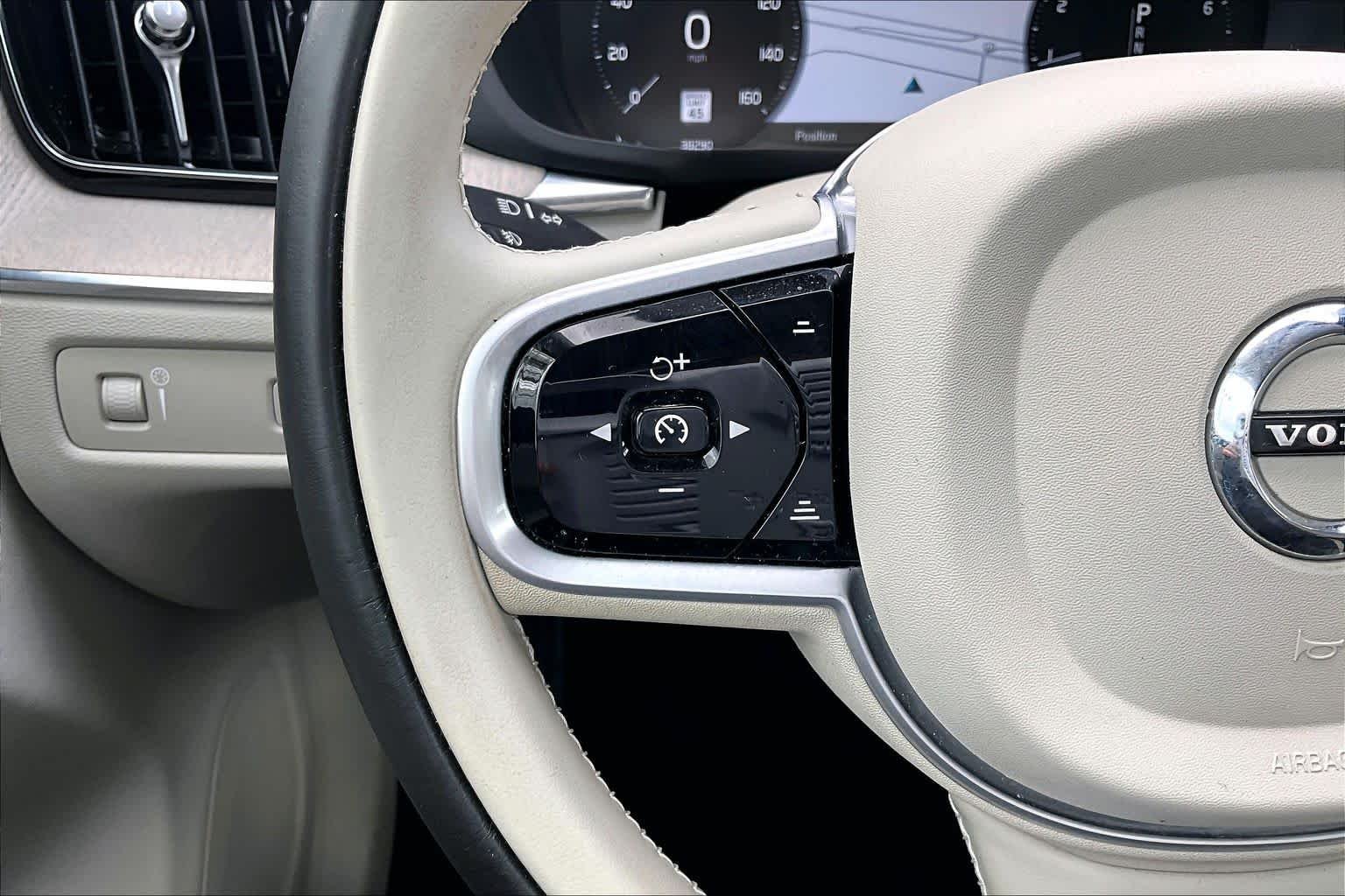 Used 2020  Volvo Inscription image 22