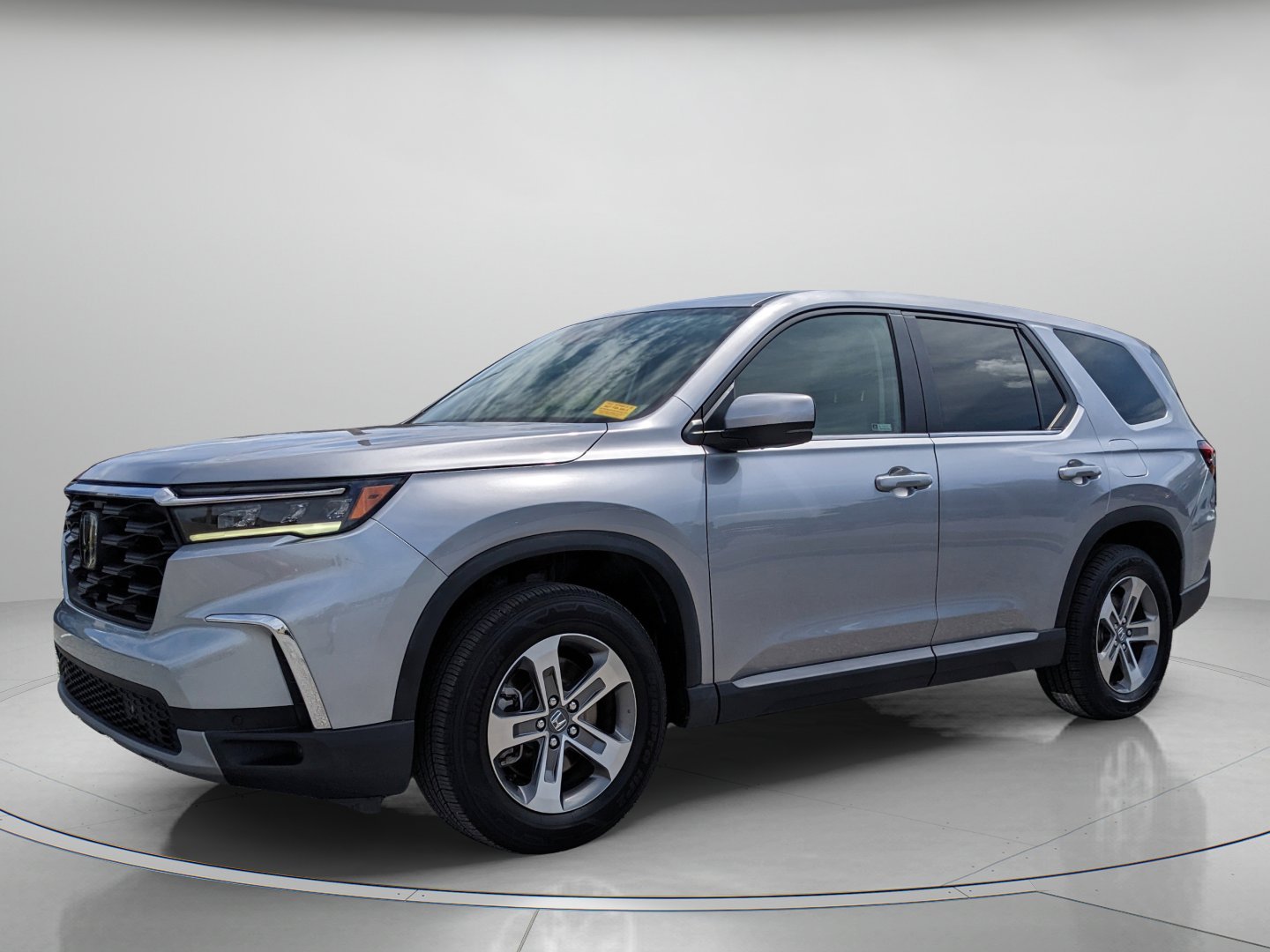 Used 2024 Silver Honda EX-L 8 Passenger image 3