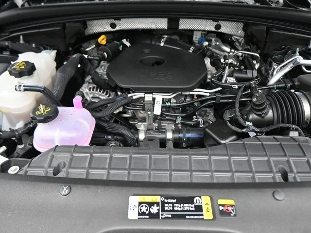 New 2026 Diamond Black Crystal Pearl-Coat Exterior Paint Jeep Altitude image 21