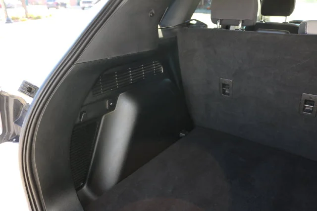 Used 2022 White Metallic Ford SE image 32
