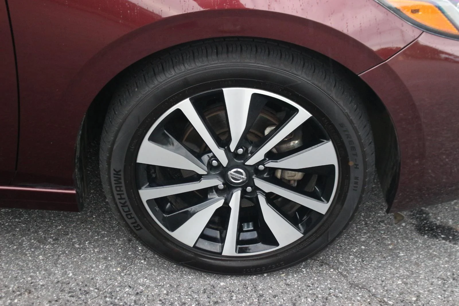 Used 2023 Grey Nissan SV image 33