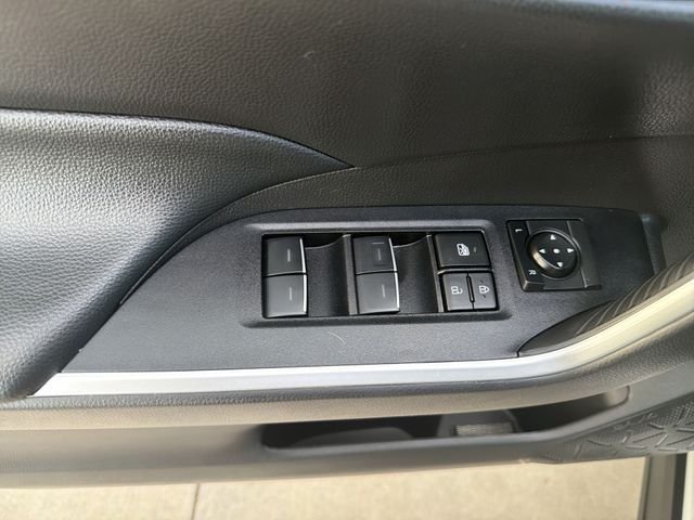 2025 Toyota RAV4 XLE - Photo 10