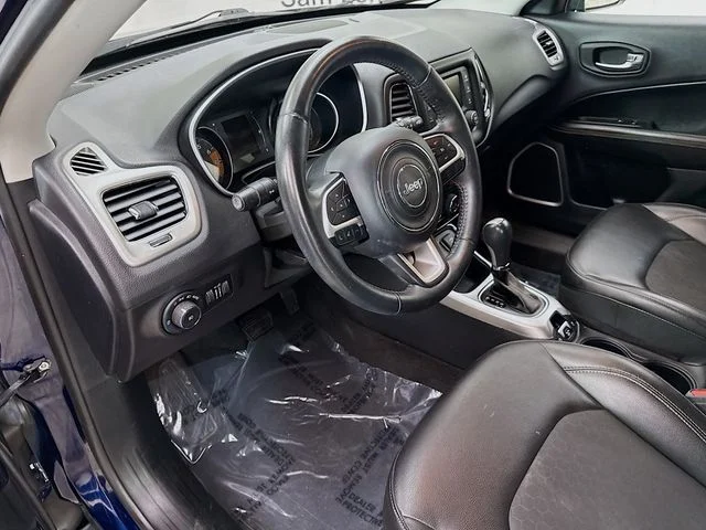 Used 2018 Jazz Blue Pearlcoat Jeep Latitude image 9
