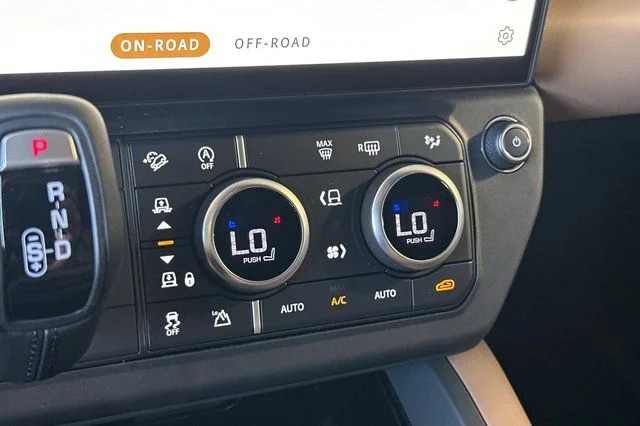 New 2026 Woolstone Green Land Rover S image 19