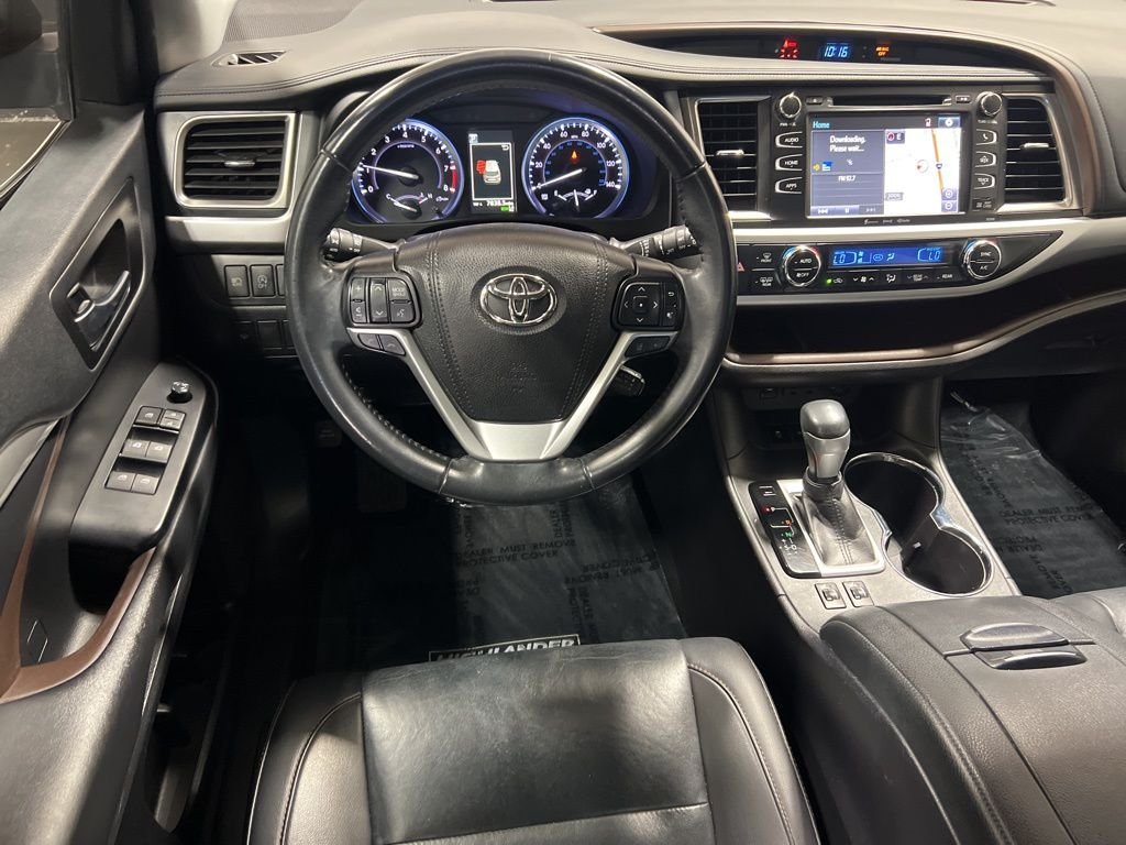 Used 2019 Gray Toyota XLE image 13