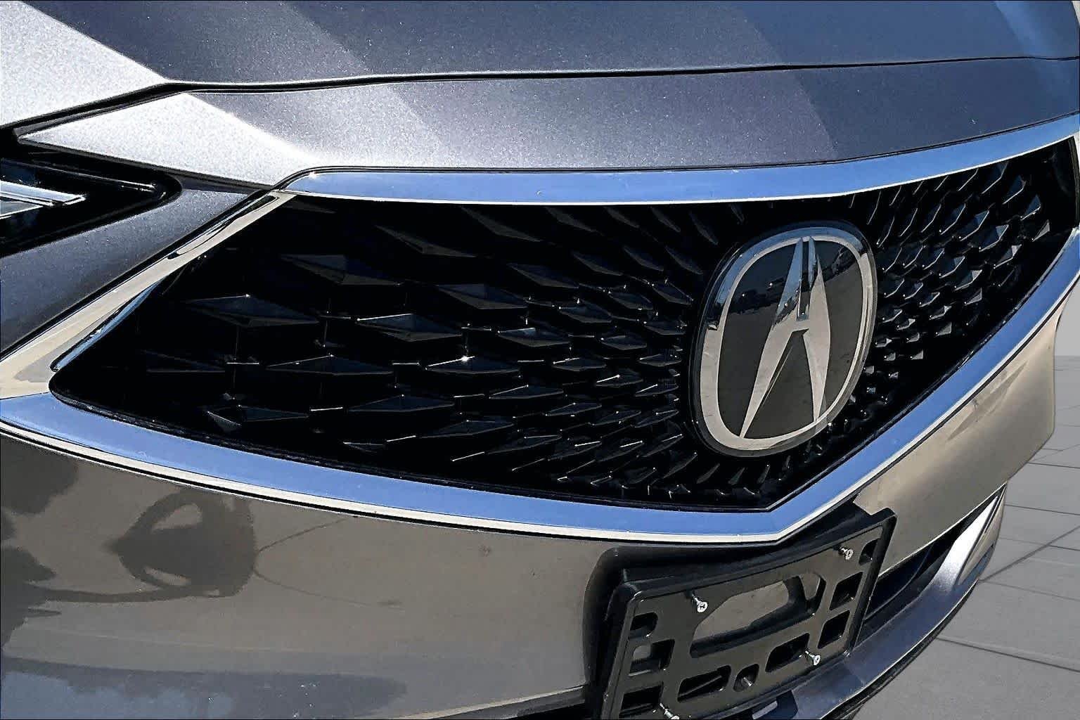 Used 2024 Liquid Carbon Metallic Acura  image 28