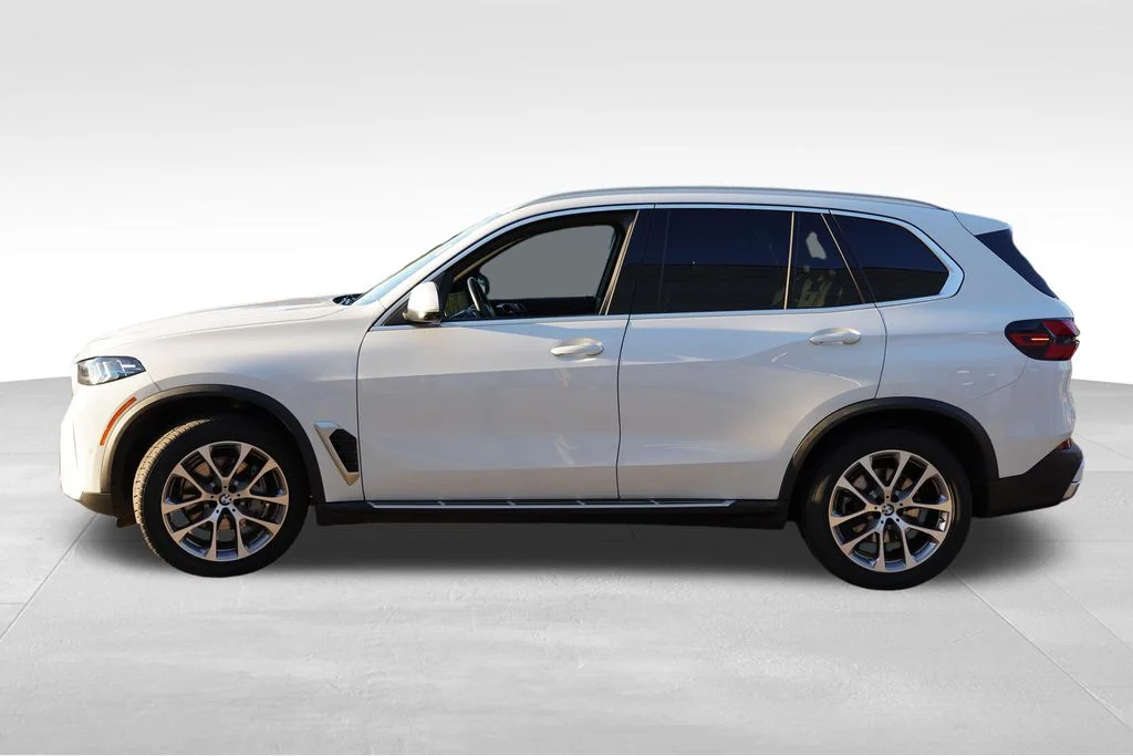 Used 2026 Alpine White BMW xDrive40i image 9
