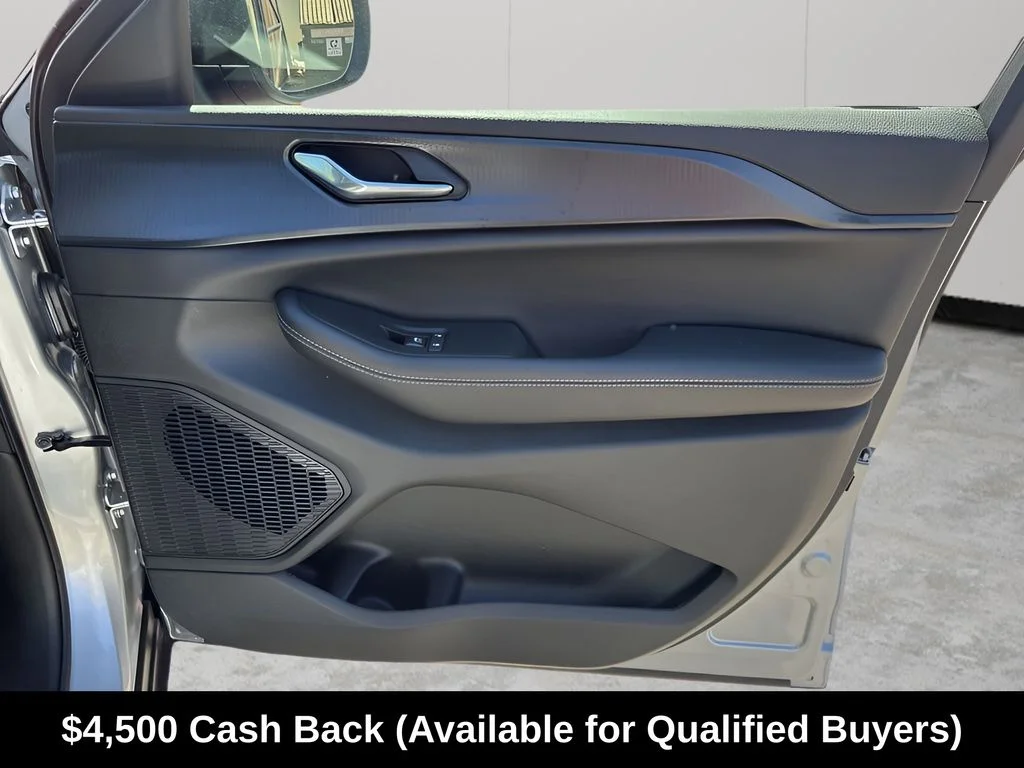 New 2026 Silver Zynith Exterior Paint Jeep Laredo X image 15