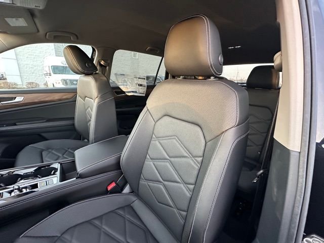 New 2026 Deep Black Pearl Volkswagen 2.0T SE w/Technology image 24