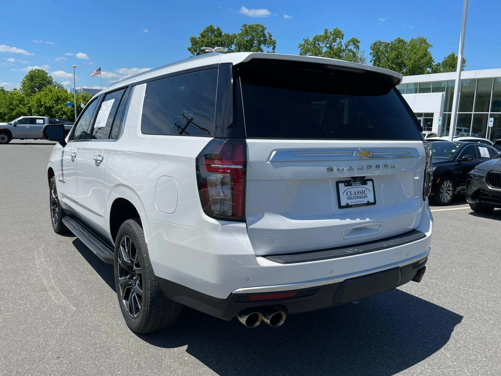 Used 2024 Iridescent Pearl Tricoat Chevrolet High Country image 3