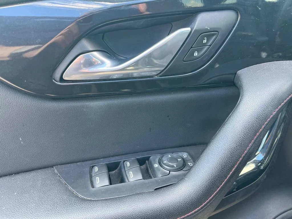 Used 2020 BLACK Chevrolet RS image 7