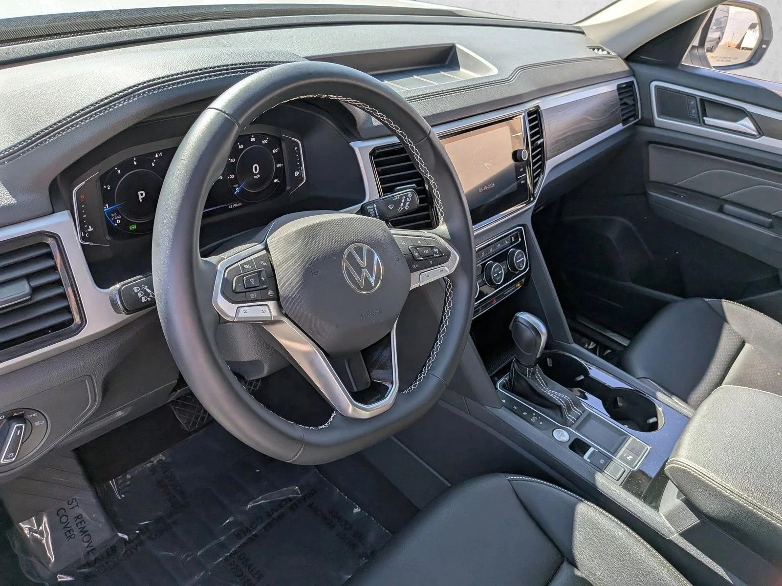 Used 2023 Pure White Volkswagen 3.6L V6 SE w/Technology image 10