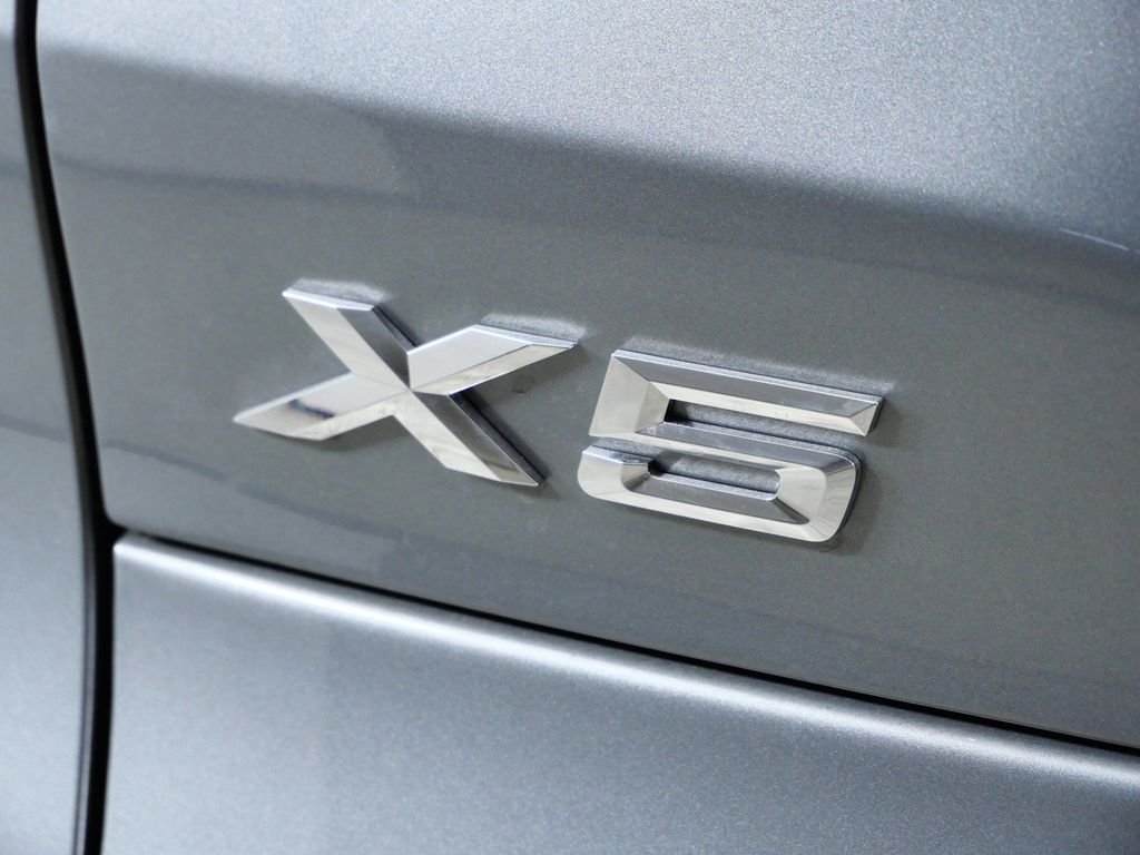Used 2026 Skyscraper Grey Metallic BMW xDrive50e image 14