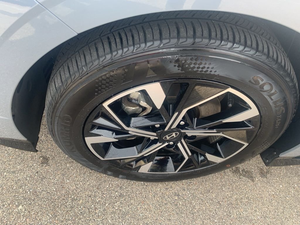 Certified Used 2025 Blue Hyundai SEL image 29