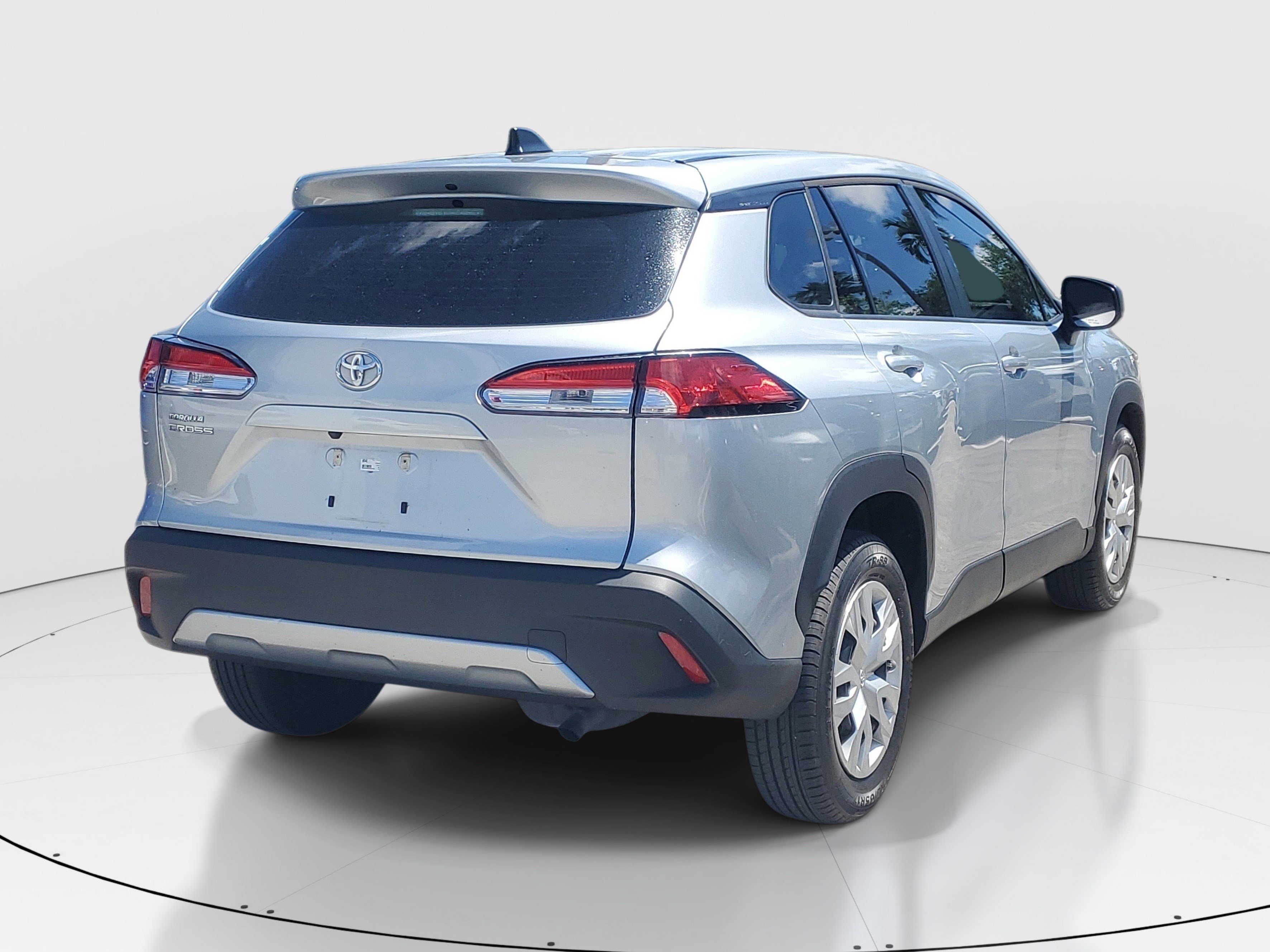 Used 2023 Silver Toyota L image 3