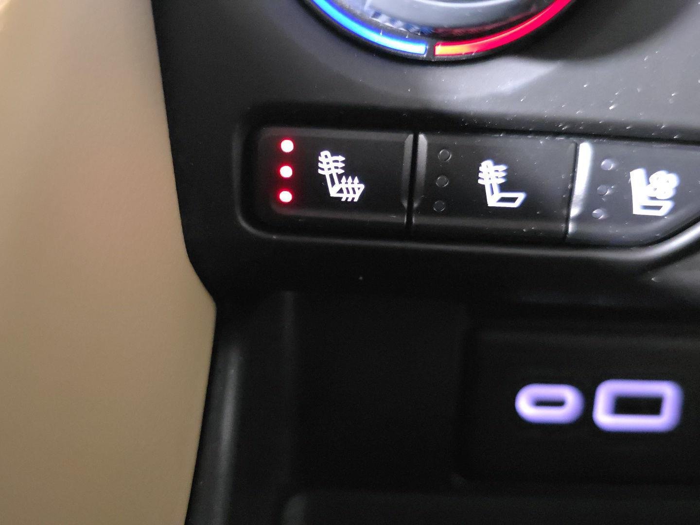Used 2024 Iridescent Pearl Tricoat Chevrolet Premier image 22