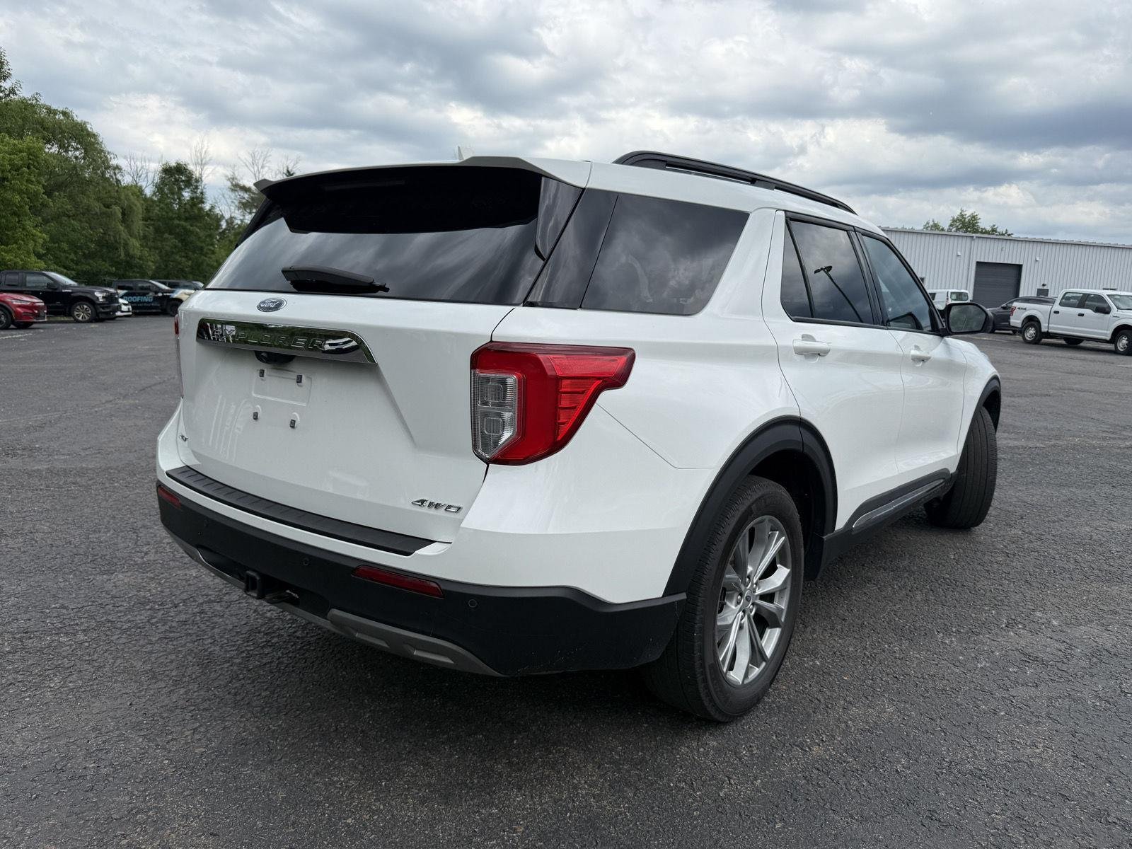 Used 2023 Star White Metallic Tri-Coat Ford XLT image 10