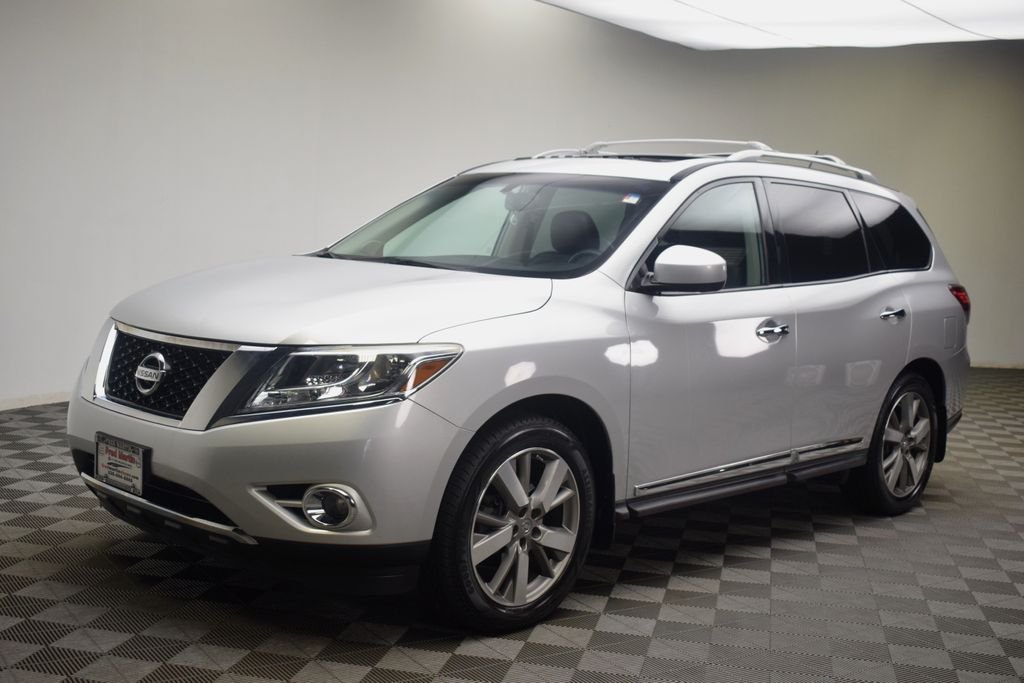 Used 2016 Silver Nissan Platinum image 2