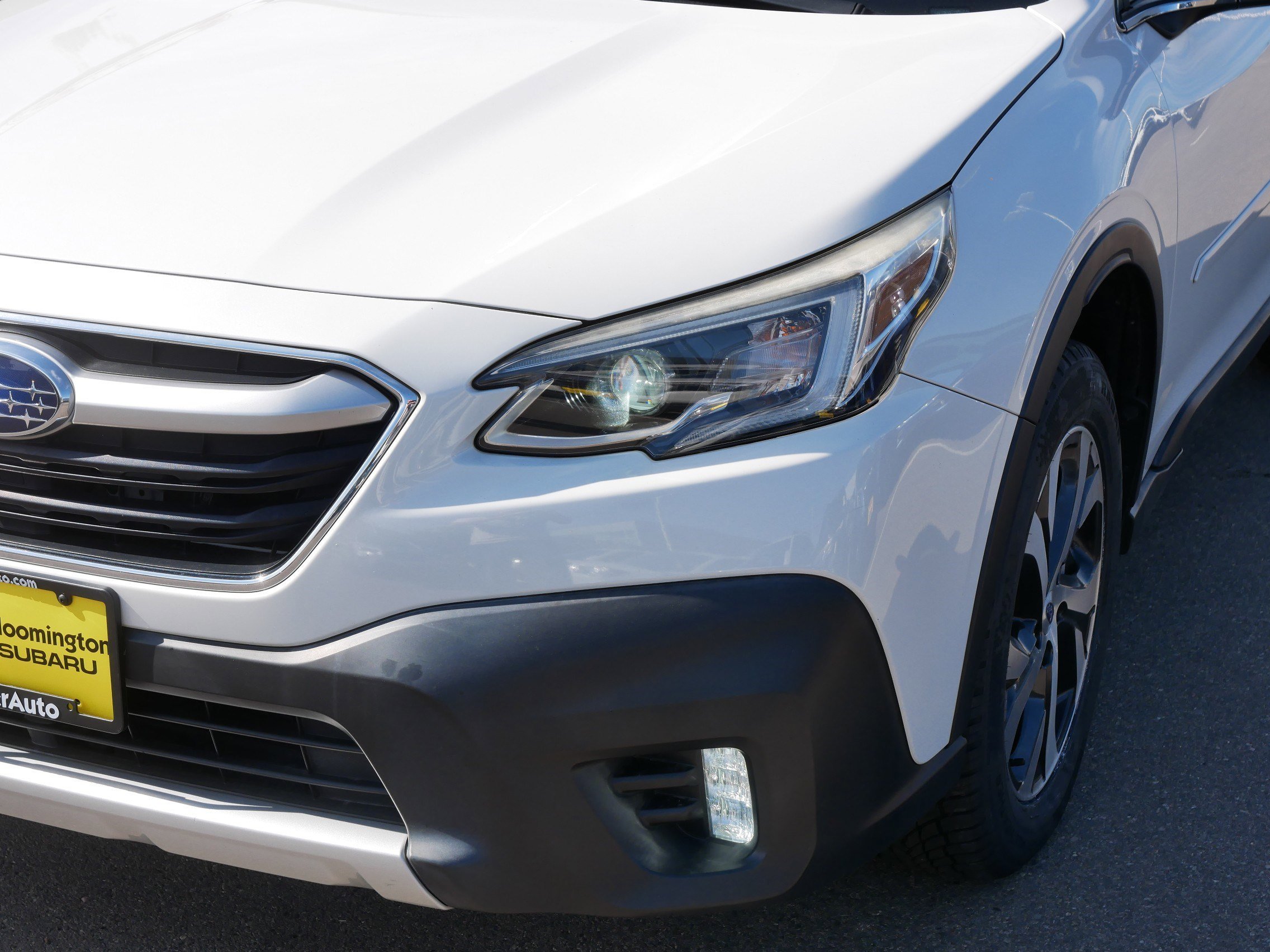 Used 2021 Crystal White Pearl Subaru Limited image 16