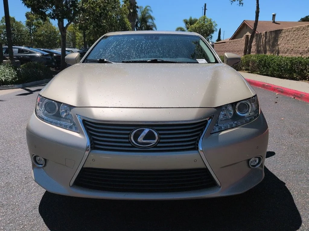 Used 2014 Beige Lexus 300h image 2