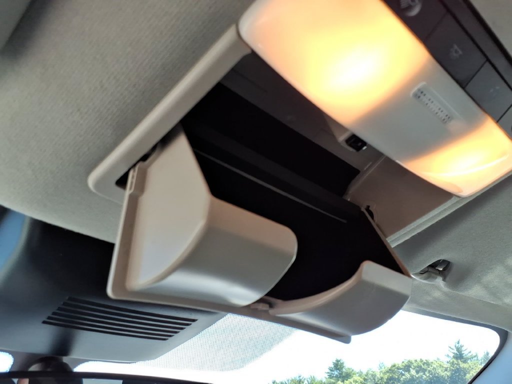 Used 2024 Cloud White Nissan S image 30