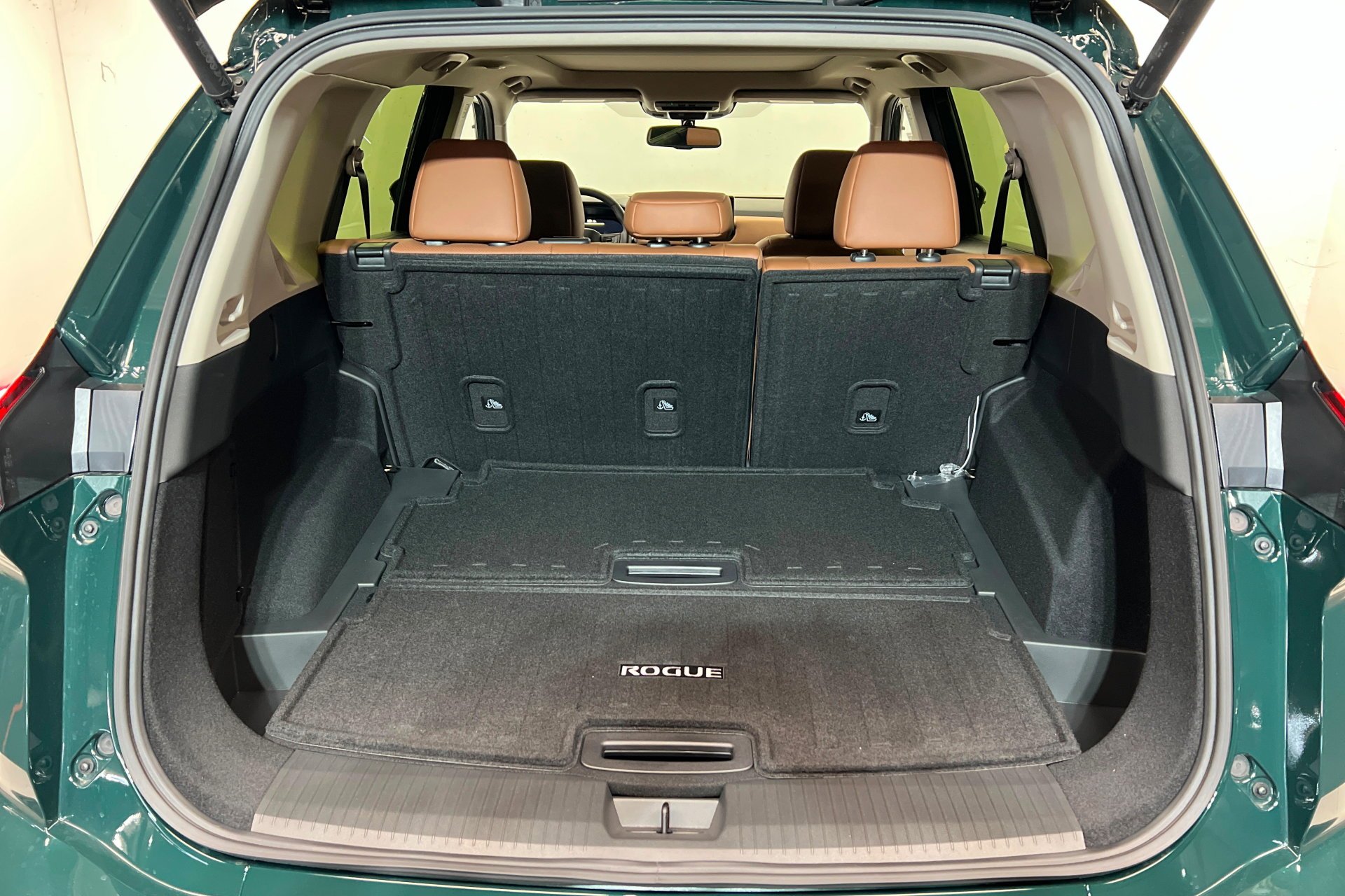 New 2026 Obsidian Green Pearl Nissan Platinum image 23