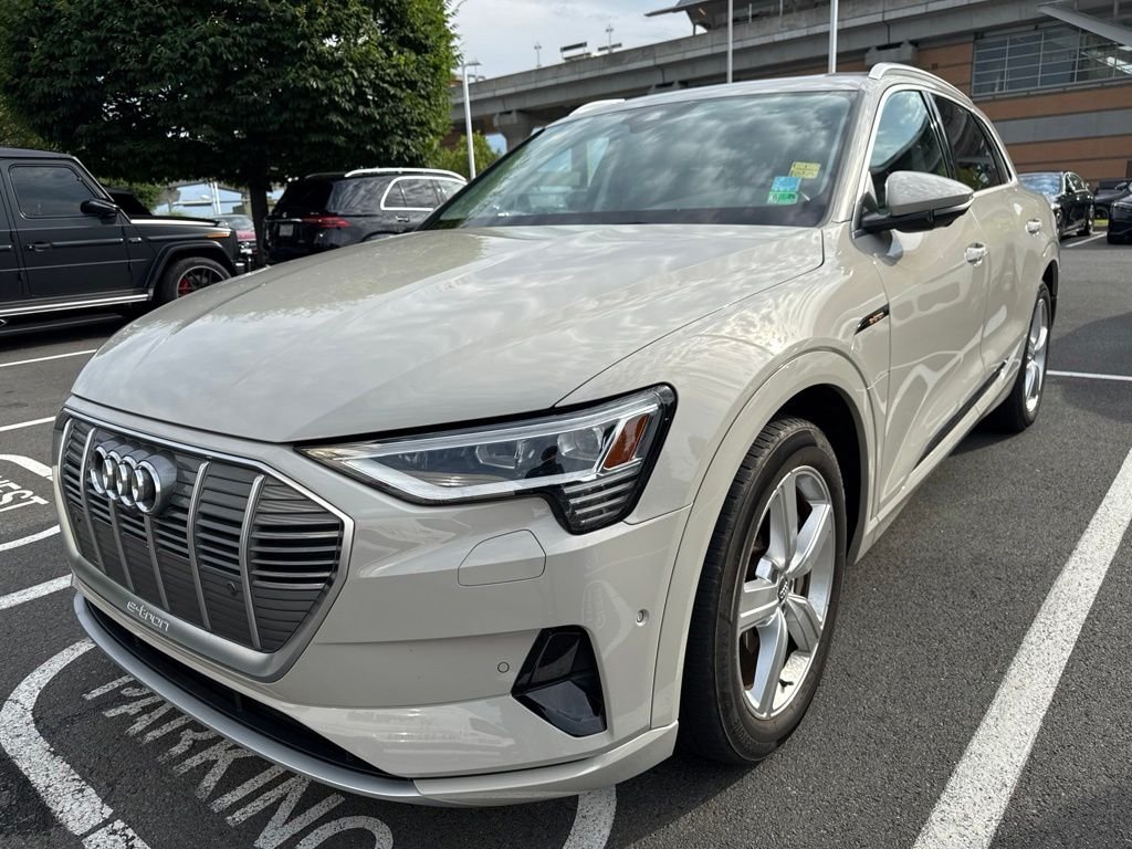 2019 Audi e-tron Premium Plus's photo