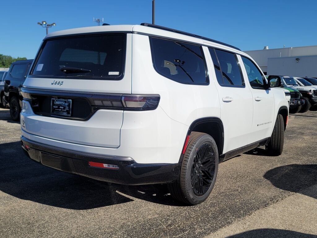New 2026 Bright White Clear-Coat Exterior Paint Jeep Limited Reserve image 14