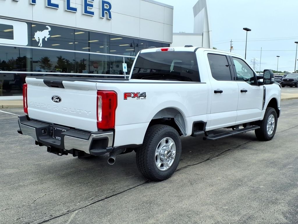 New 2027 Oxford White Ford F-250® XLT image 5