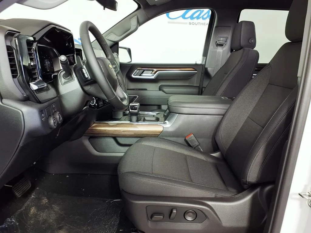 New 2026 Summit White Chevrolet LT image 8