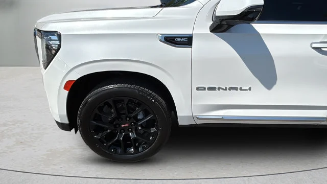 Used 2023 White GMC Denali image 39
